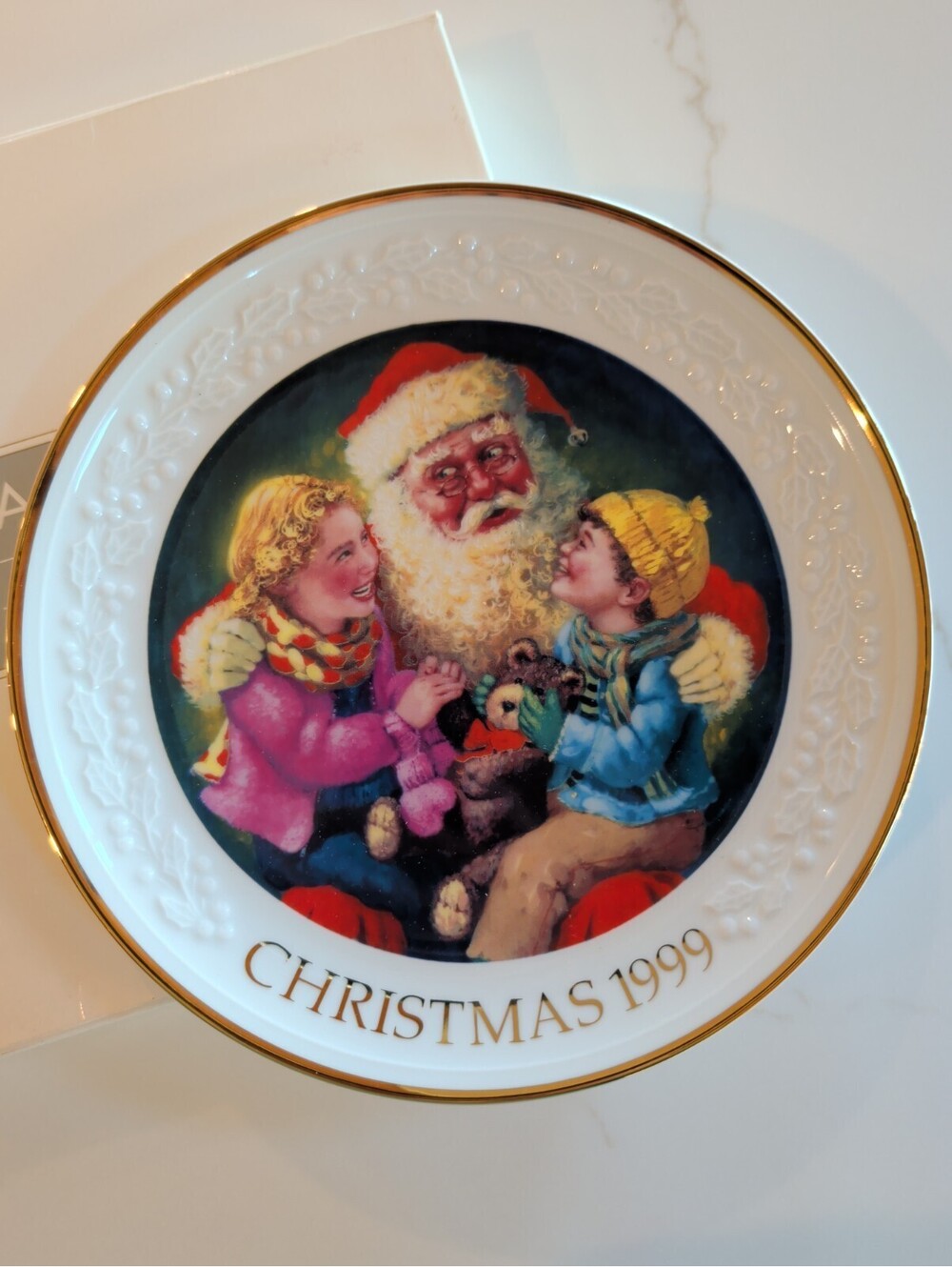 Vintage Avon Fine Collectibles 1999 Santa's Tender Moment Christmas Plate 22K